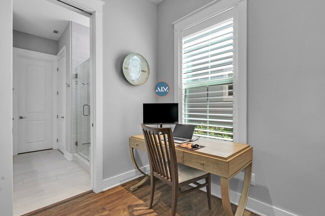 Building Photo - Elegant Three-Bed, Three-Bath Residence in...