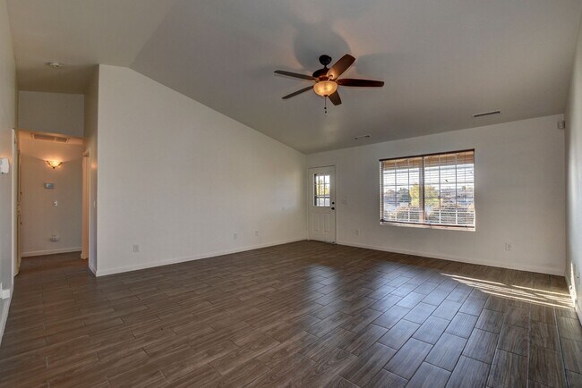 Building Photo - 8660 E Manley Dr