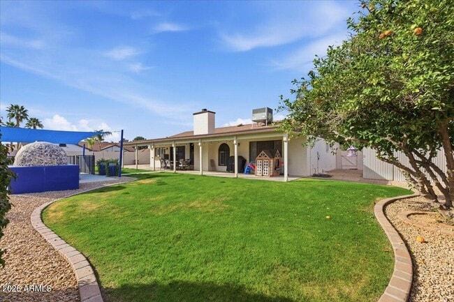 Building Photo - 6101 E Greenway Ln