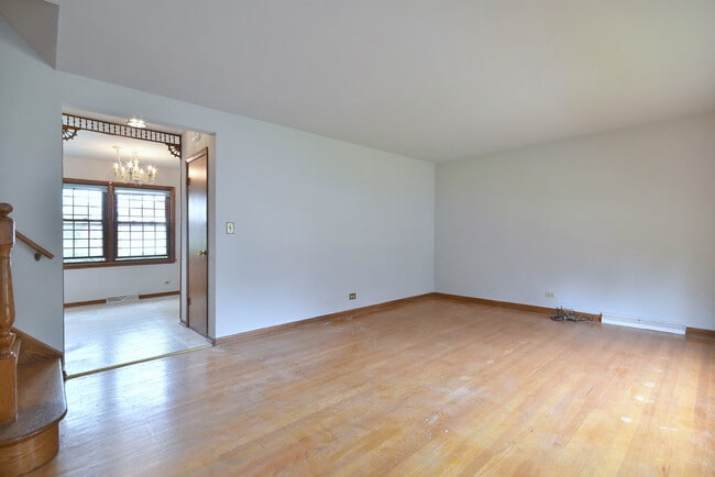 Building Photo - 8006 W Courtland Ave