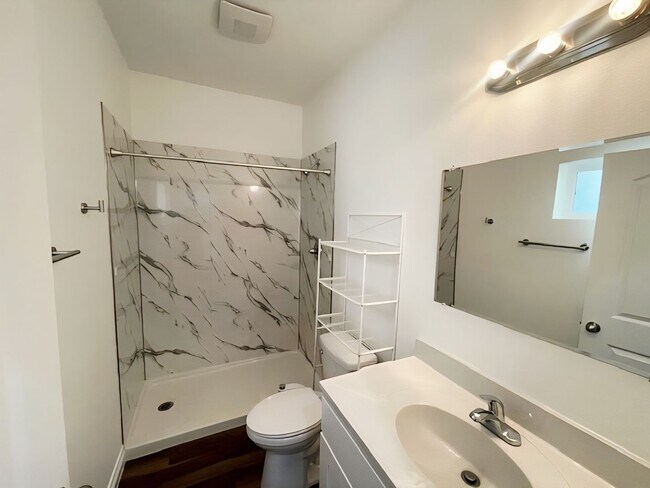 Building Photo - Circle City Dr