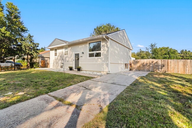 Building Photo - 3040 Garland Terrace