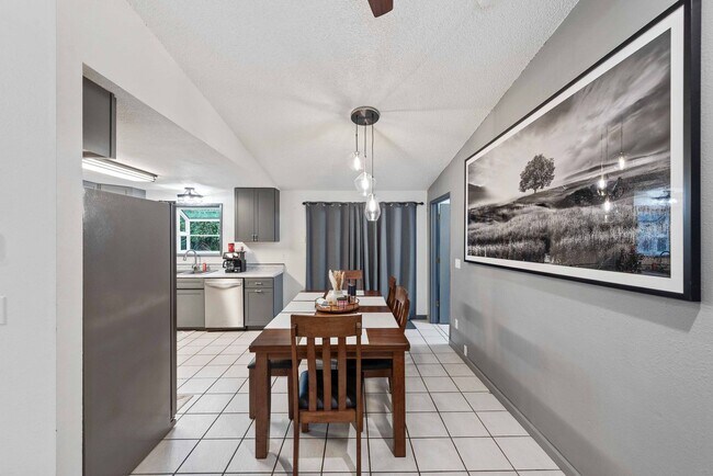 Building Photo - GORGEOUS 3 Bedroom (+BONUS ROOM!) 2 Bath Home with RV/Boat storage near beaches and shopping!