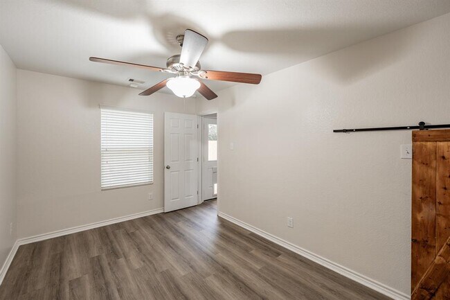 Building Photo - 9917 Kingfisher Dr