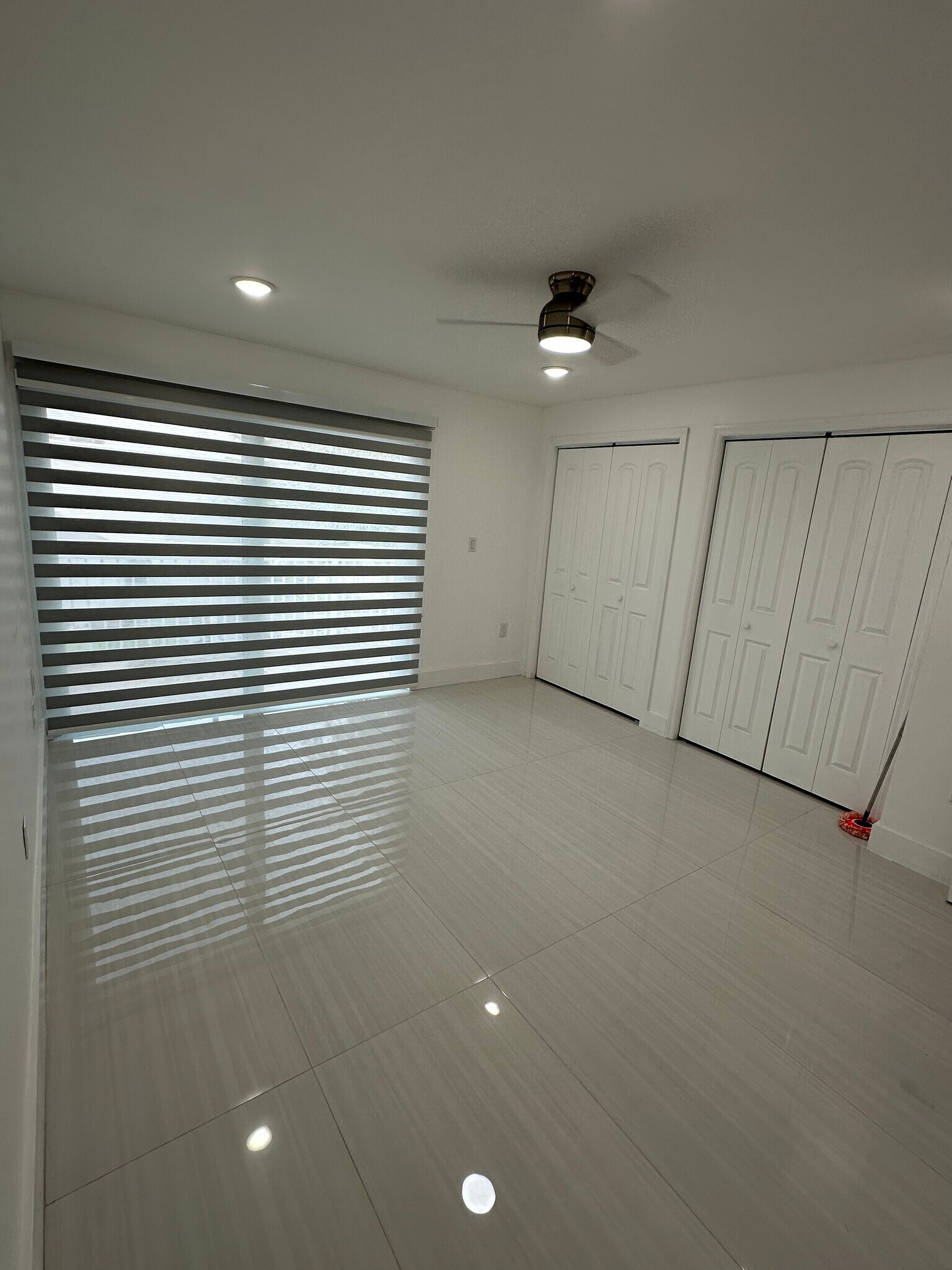 Building Photo - 9367 Fontainebleau Blvd