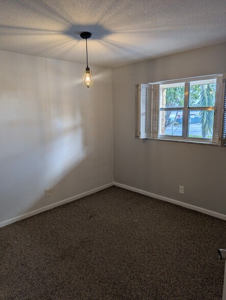 Building Photo - 9911 Sandalfoot Blvd