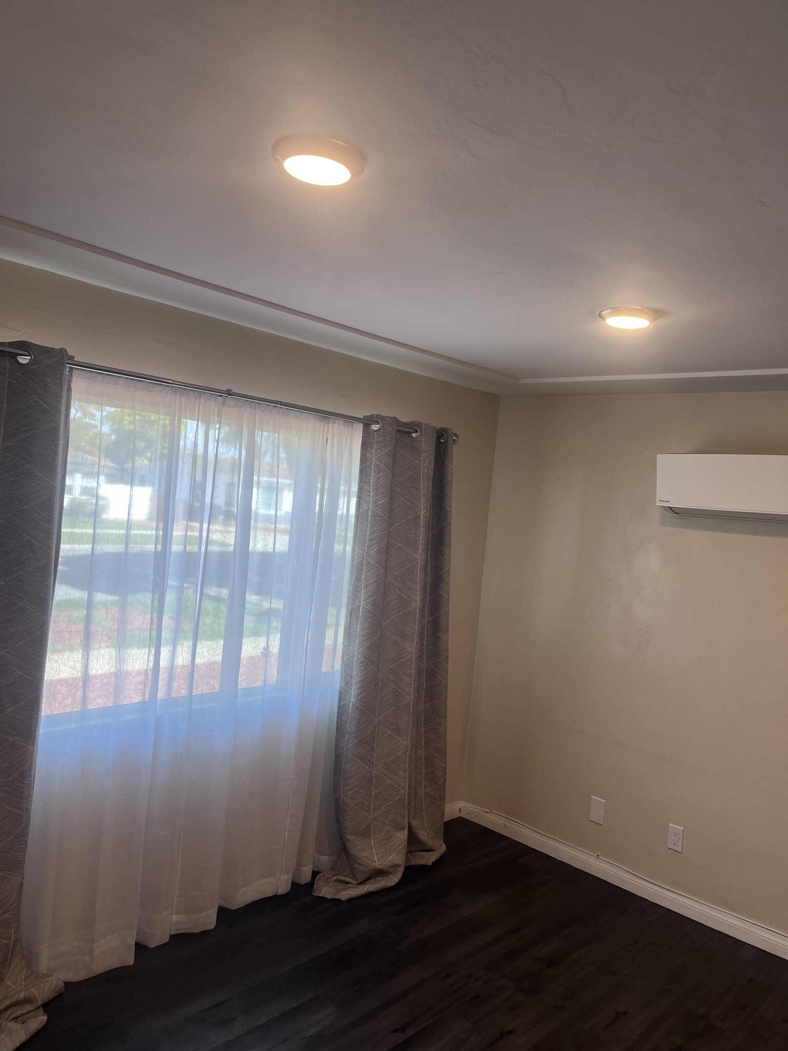 Livingroom - 144 F St