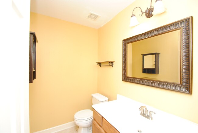 Building Photo - 1625 Townhome Ln
