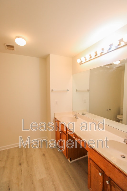 Building Photo - 1247 Island Club Dr