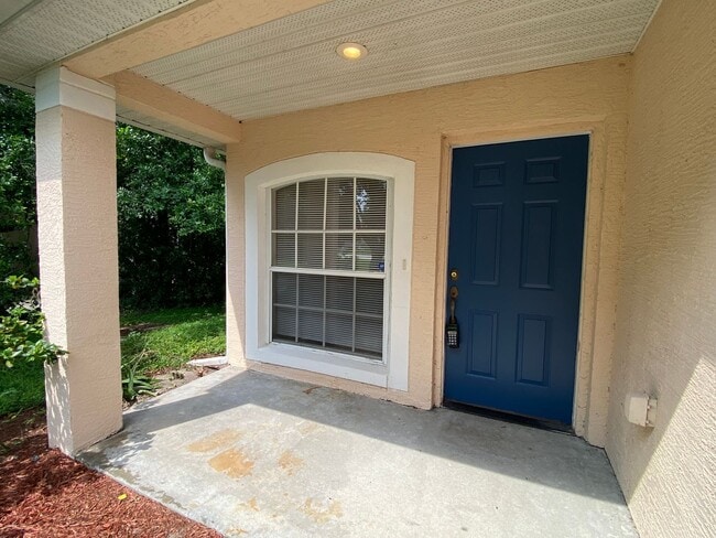 Building Photo - 2 Bedroom, 2 Bath Duplex with 1 Car Garage...