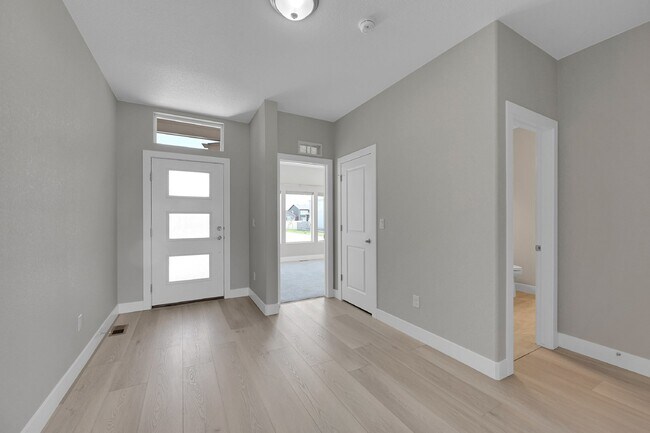 Building Photo - $2,425 - 3 beds, 2 baths, Updated home in ...