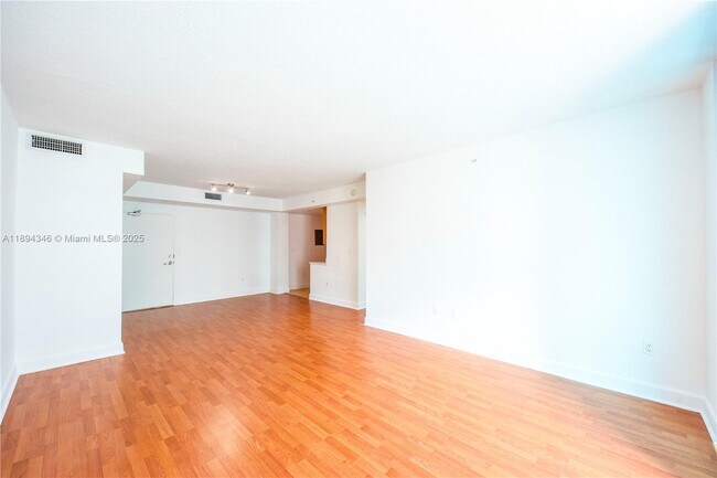 Building Photo - 7501 E Treasure Dr