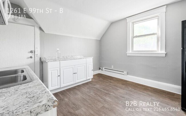 Building Photo - 1261 E 99th St