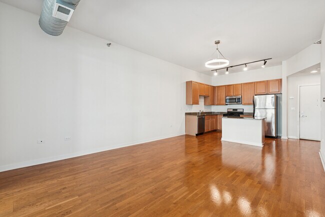 Building Photo - 901 W Madison St