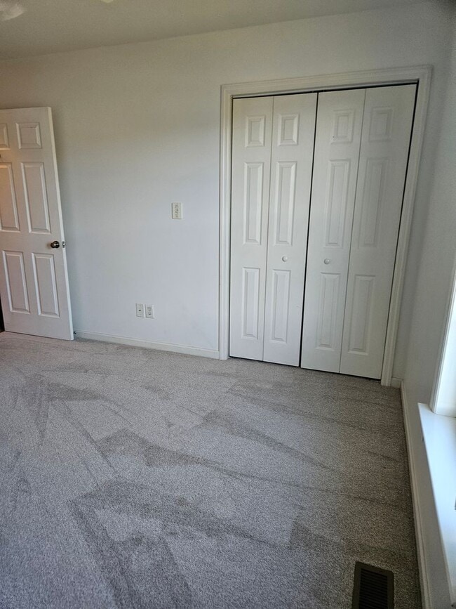 Building Photo - 208 Killdeer Dr