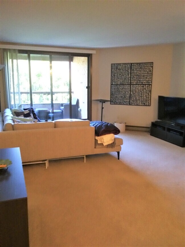 Building Photo - 3942 N Oakland Ave