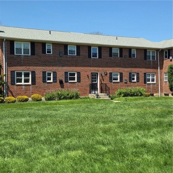 Building Photo - 70 Carroll Ave