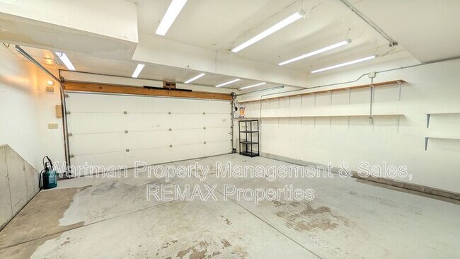 Building Photo - 5480 Mule Deer Dr