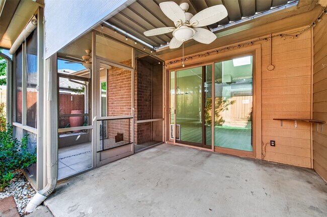 Building Photo - 2026 Ashford Hollow Ln