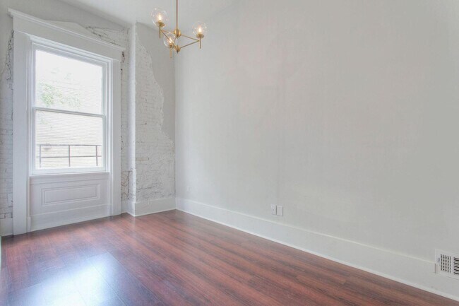 Building Photo - 416 Emma St