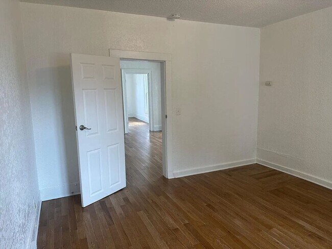 Building Photo - 404 S Marion St