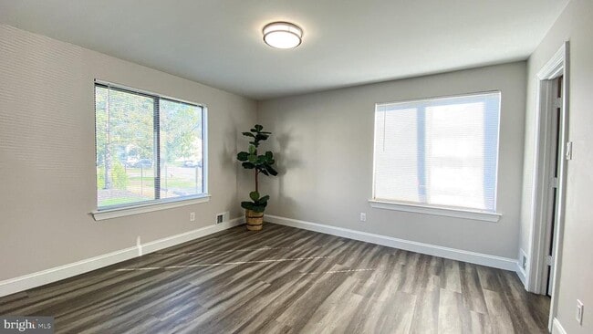 Building Photo - 403 Hickory Cir