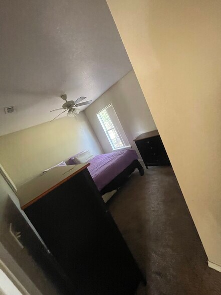 Building Photo - 867 S Brett St