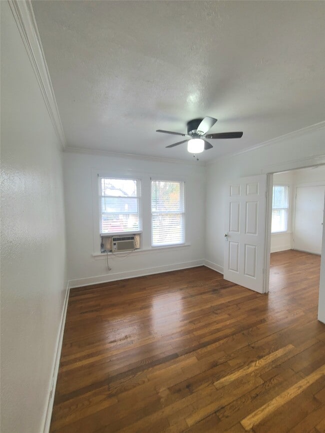 Building Photo - 4414 Woodside St