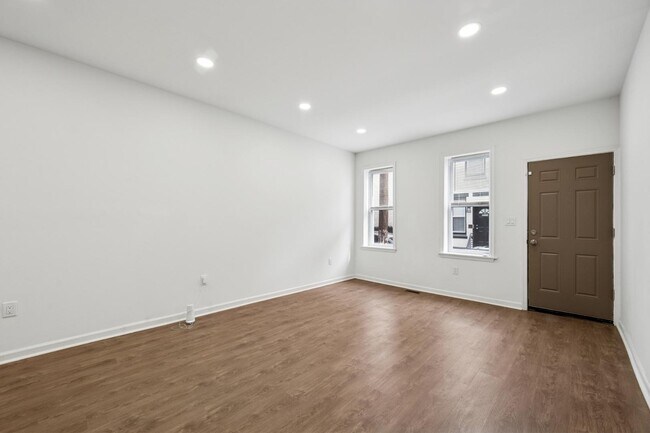 Building Photo - 2550 N Sartain St