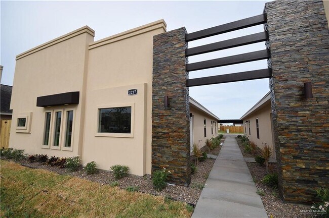 Building Photo - 10 Upas Dr