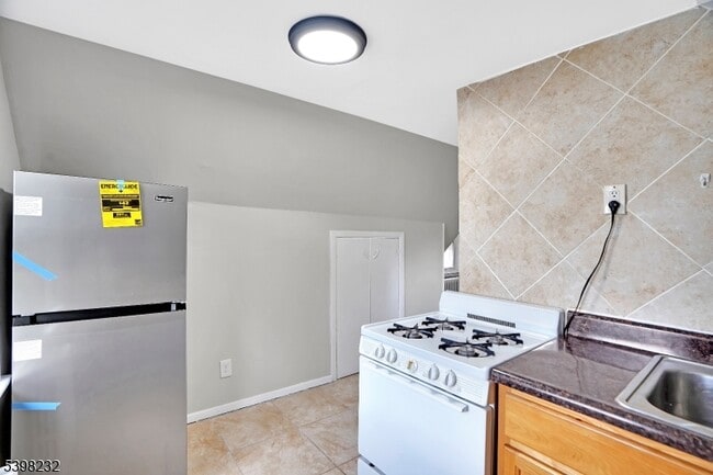 Building Photo - 706 Chestnut St