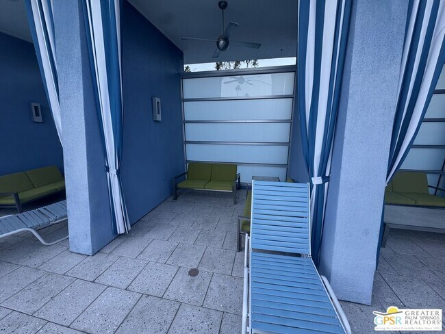 Building Photo - 810 E Palm Canyon Dr