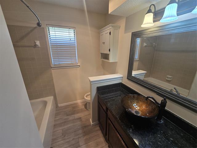 Building Photo - 508 Tarragon Ln