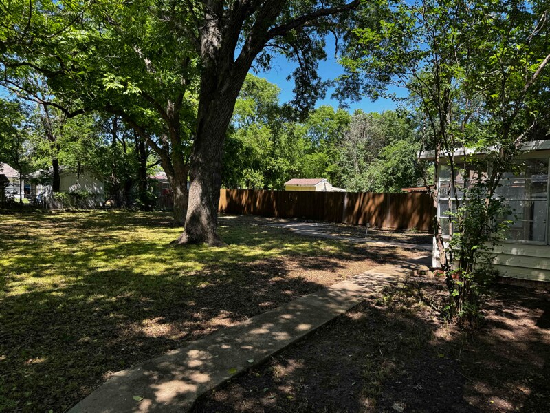 Building Photo - 321 Alexander Ave