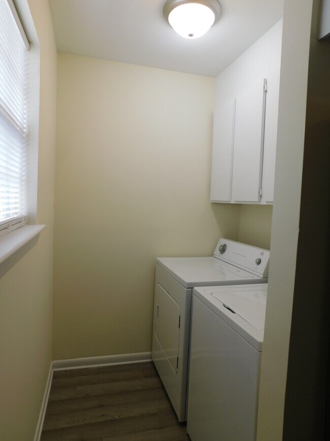 Building Photo - 416 E 19th St