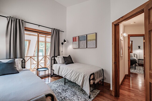 Bedroom 2 - Two TIWN Beds - 25 Johnson Rd