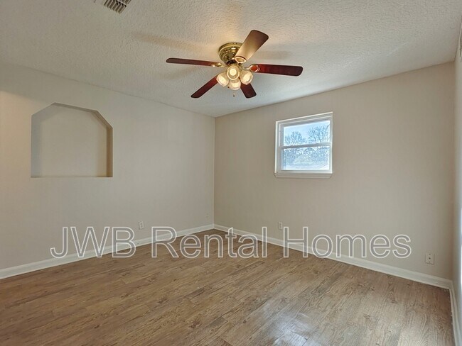 Building Photo - 7557 Sharbeth Dr S