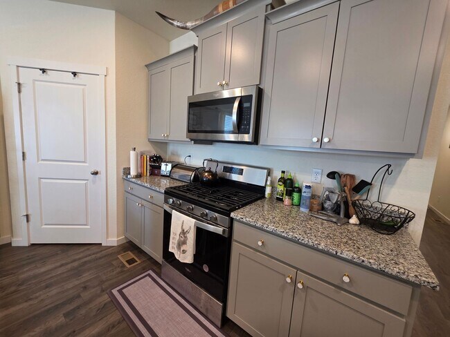 Building Photo - Beautiful Newer Build 3 Bedroom Home in Be...