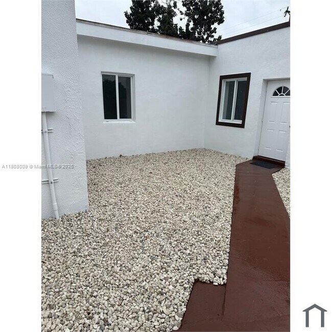 Building Photo - 1136 NW 55th St
