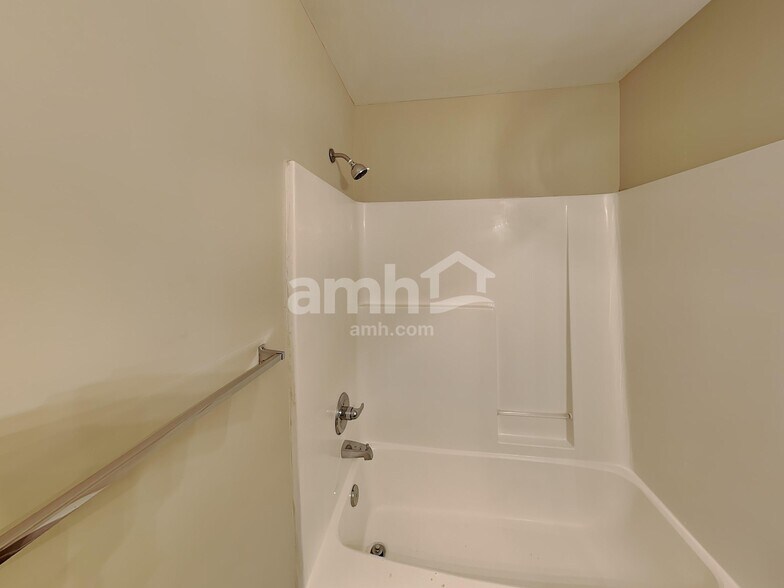 Building Photo - 1308 Chapman Ct