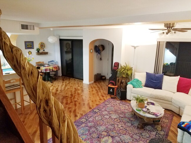 Building Photo - Furnished Vacation Condo w/ Community Pool**