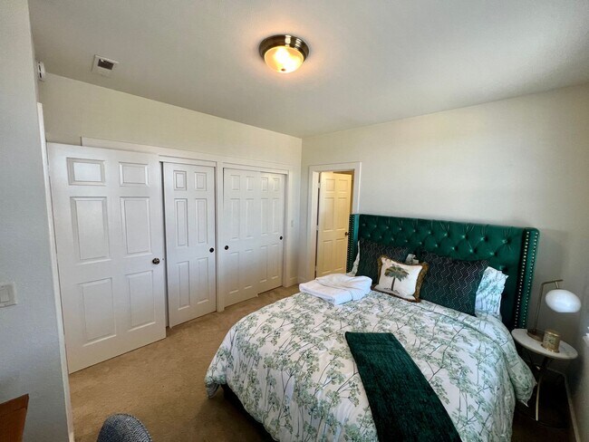 Building Photo - 189E - CS