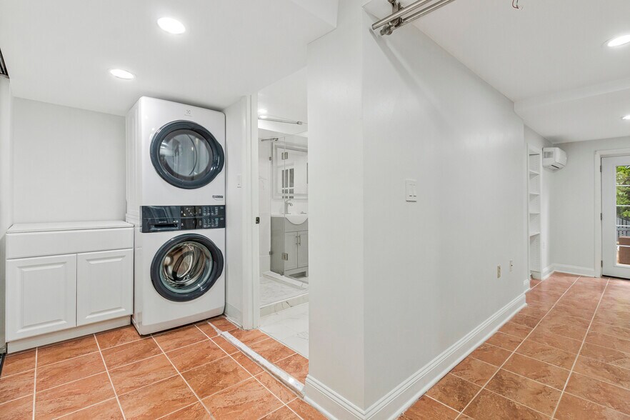 Building Photo - 4414 Volta Pl NW