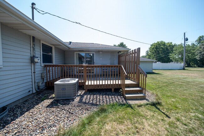 Building Photo - 14865 Damask Ave W