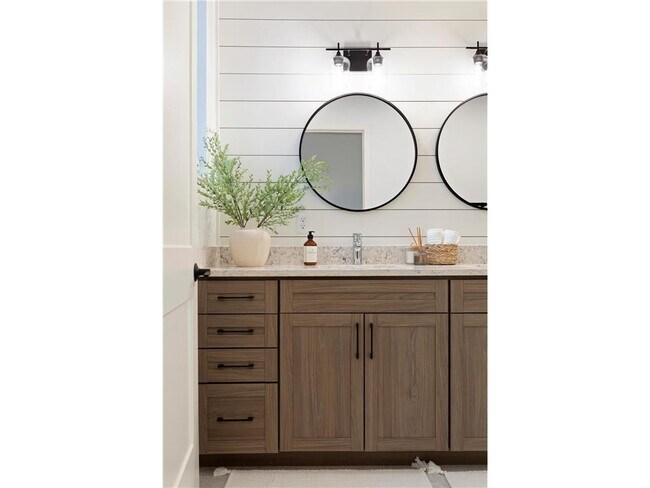 Building Photo - 366 Magnolia Ln