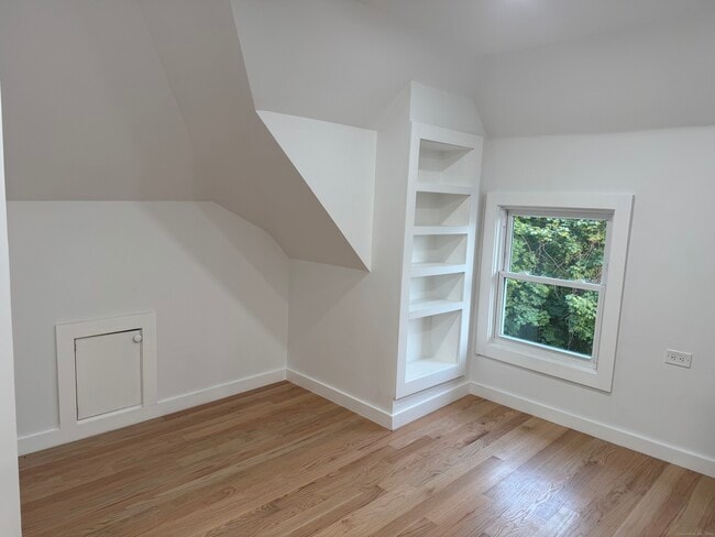 Building Photo - 263 Hawley Ave