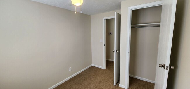 Building Photo - Oldham County Beauty!  Completely Renovated!  ALL NEWer Appliances!  ALL NEWer Flooring & Paint! ...