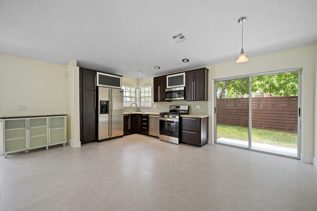 Building Photo - 13400 NW 5th Ct