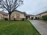 Building Photo - 3 Bedroom 2 Bathroom in SW Visalia!