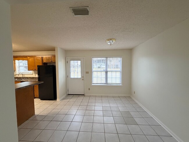 Building Photo - 3 Bedroom/2 Bath home in North Lake Subdiv...